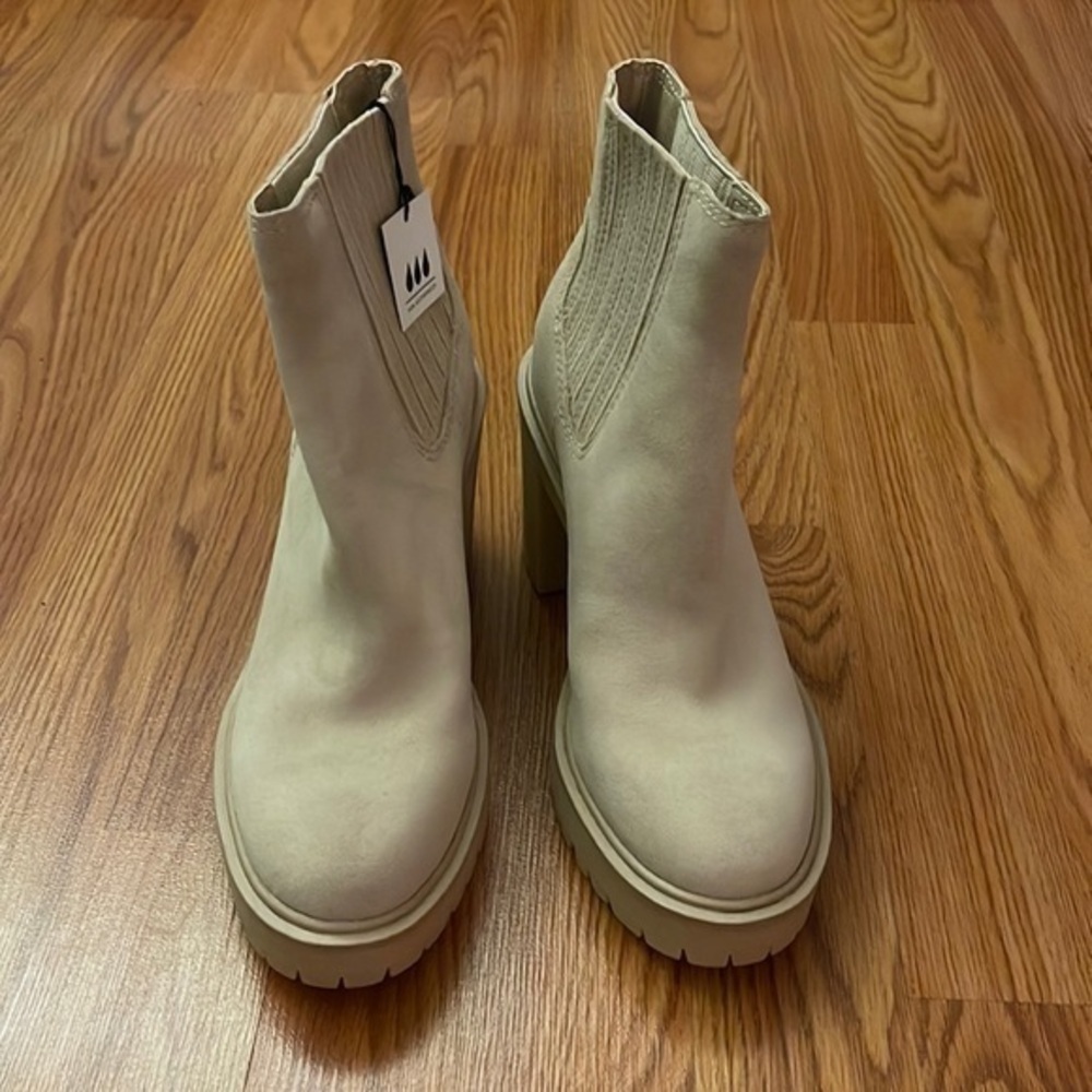 Dolce Vita Caster H2O Booties. NWT - Picture 2 of 4